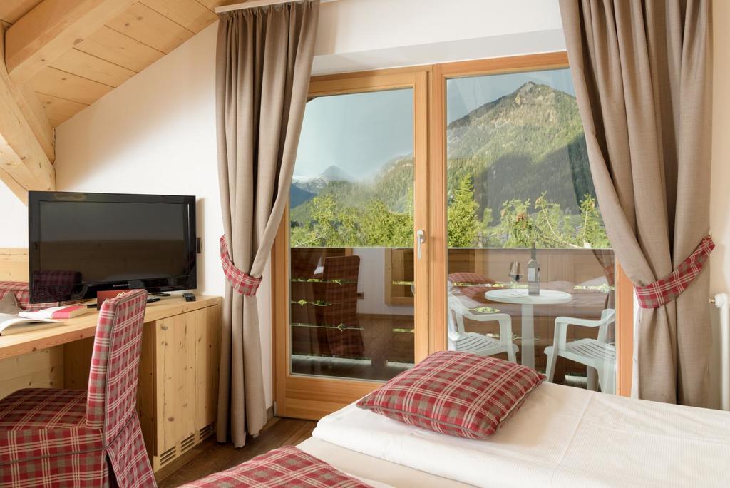 Hotel Garni Lastei Поцца-ді-Фасса Екстер'єр фото
